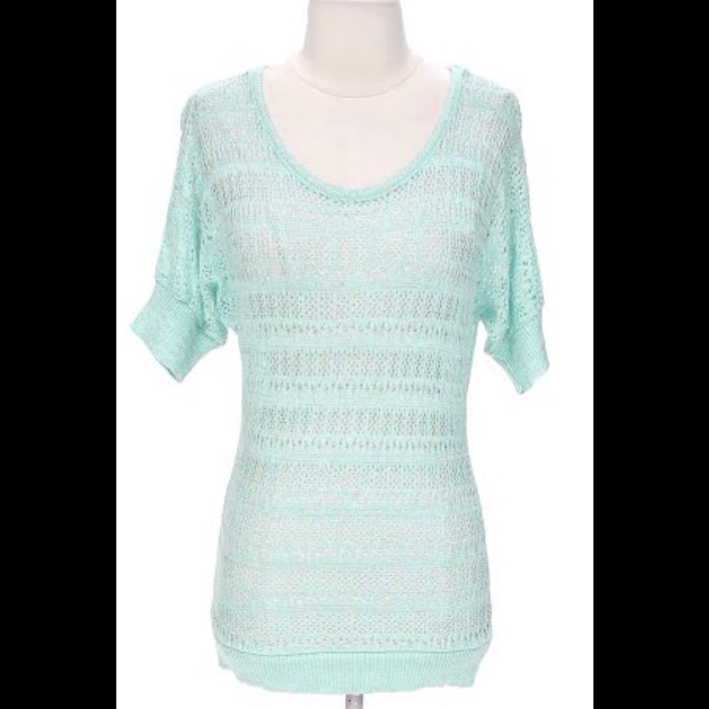 ⭕️SOLD⭕️ Maurice’s shear knit shirt